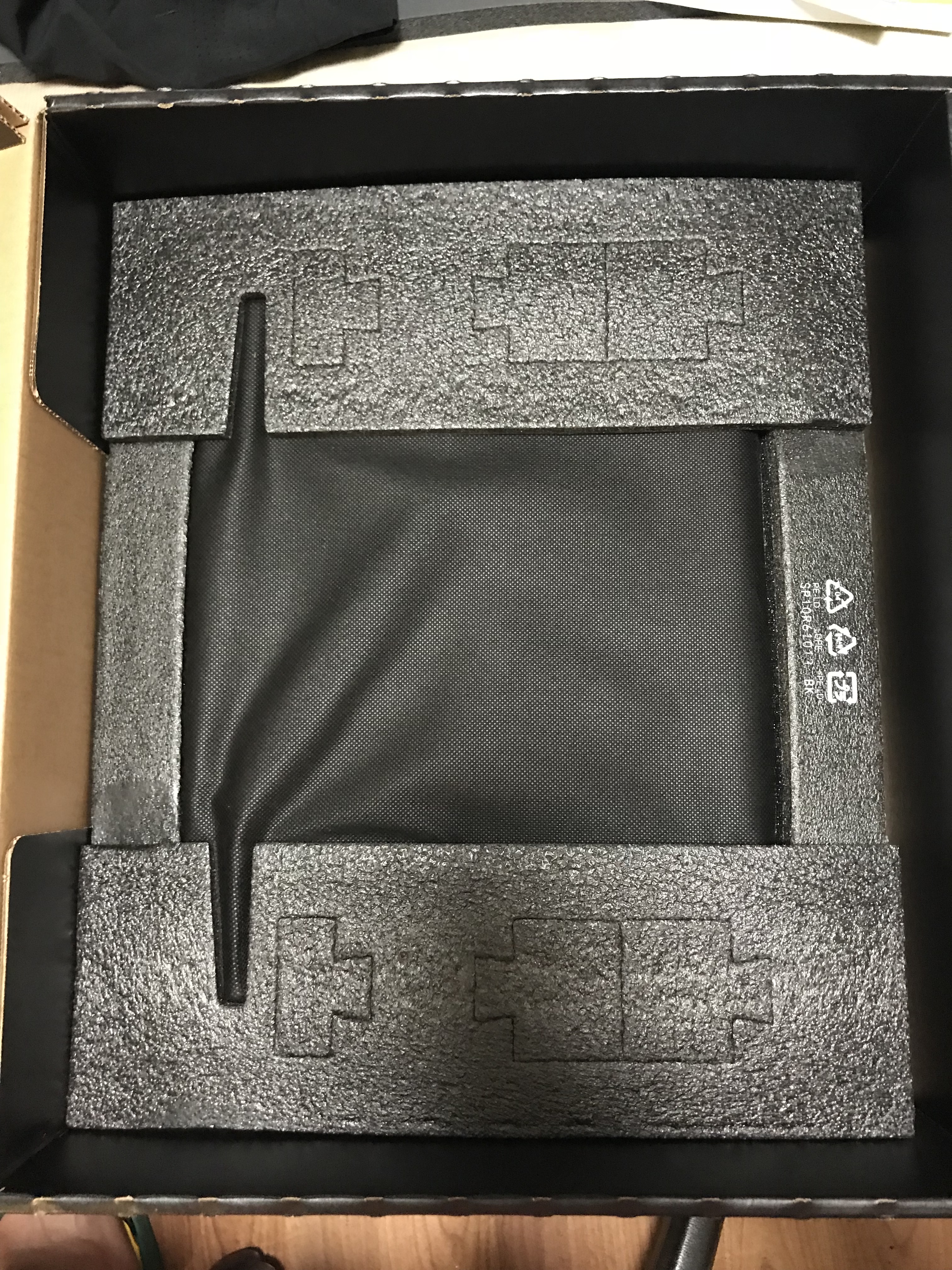 Y7000P包装内部图